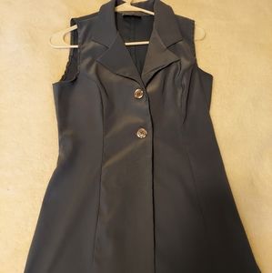 Women's no sleeve business blouse